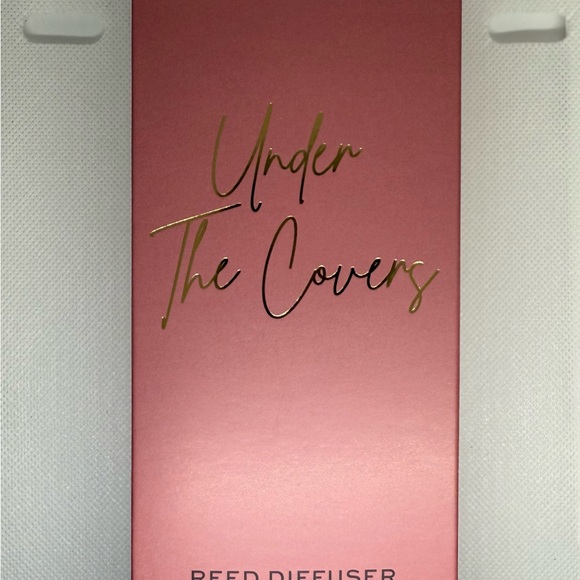 Revolution Beauty London Under The Covers
Reed Diffuser - Picture 8 of 8